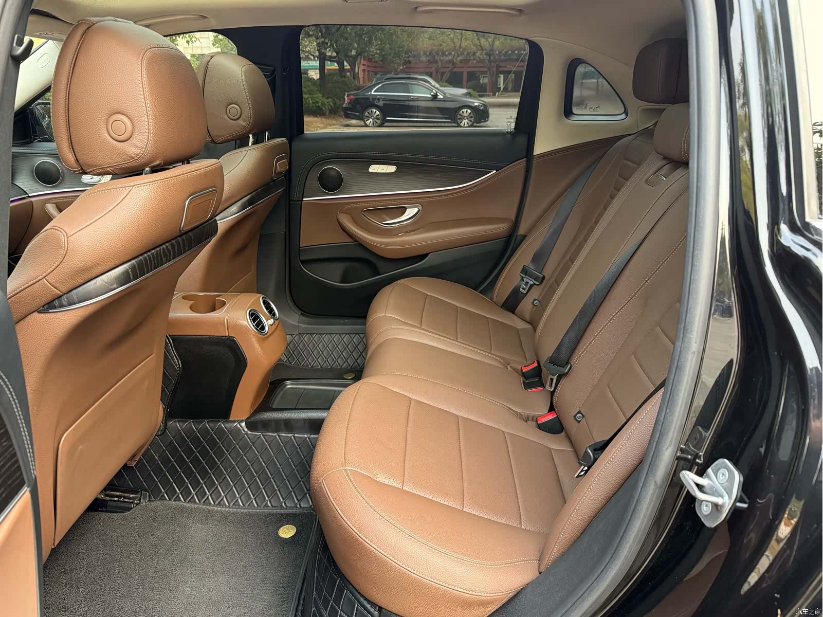 Mercedes-Benz E-Class, 2019 6