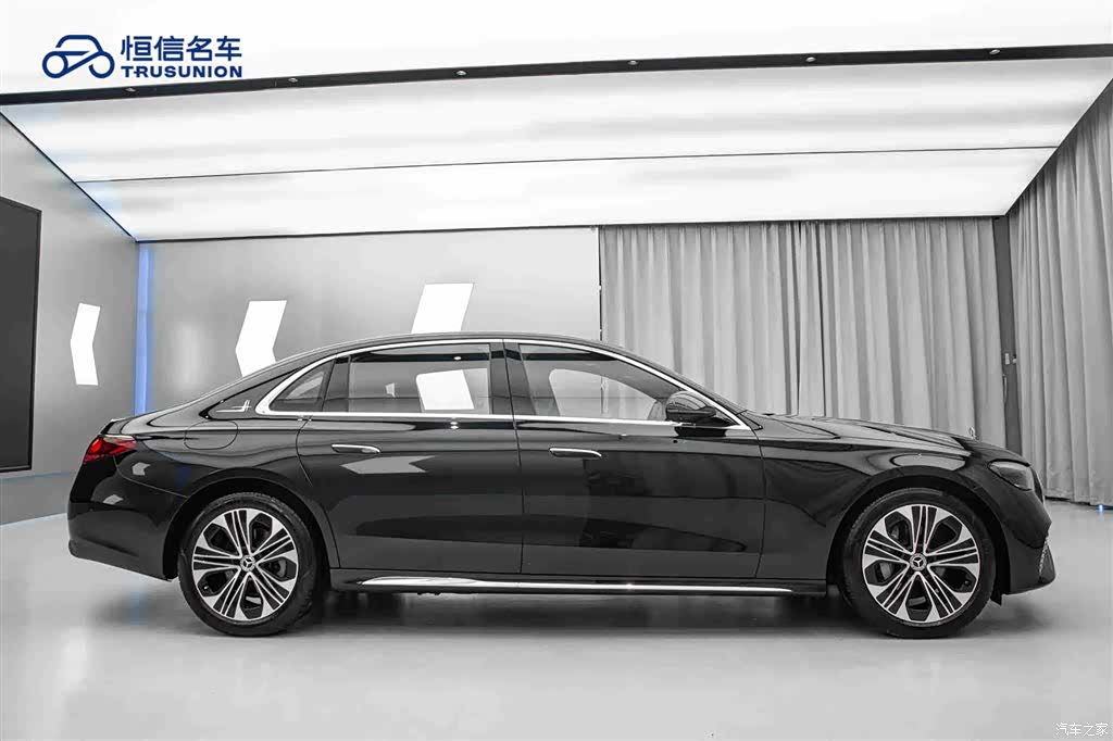 Mercedes-Benz E-Class, 2025 4