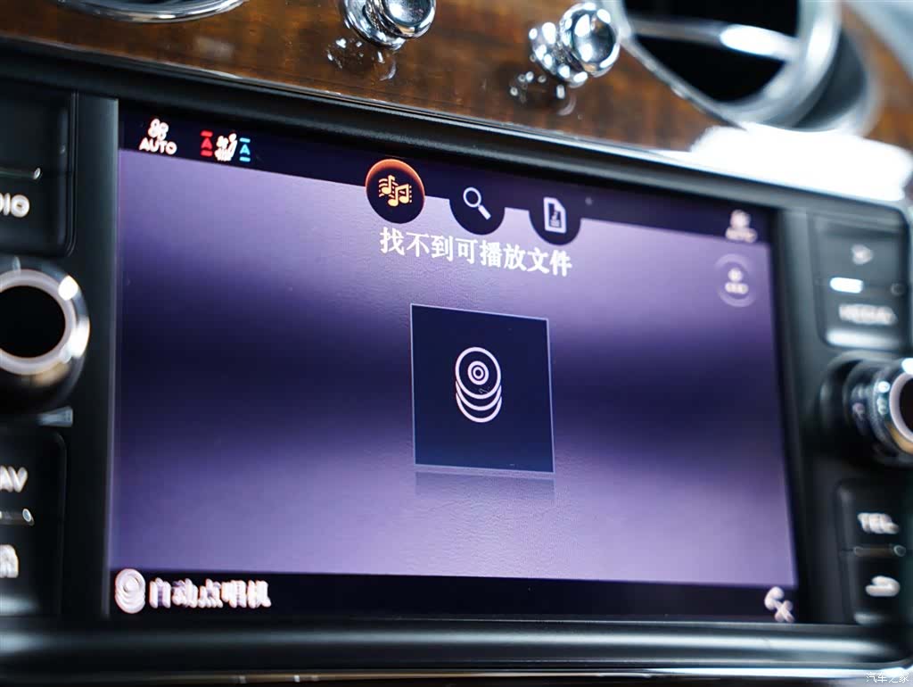 Bentley Bentayga, 2017 9