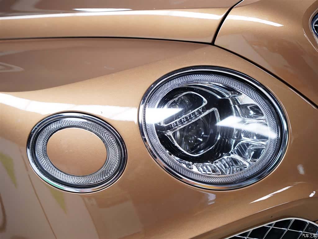 Bentley Bentayga, 2017 14