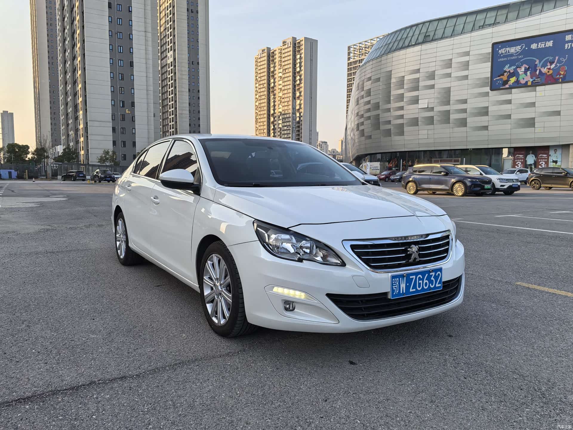 Peugeot 408, 2016 6