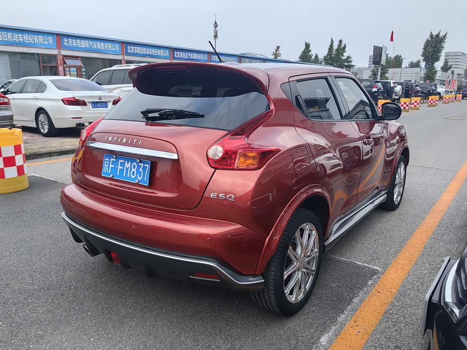 Infiniti ESQ