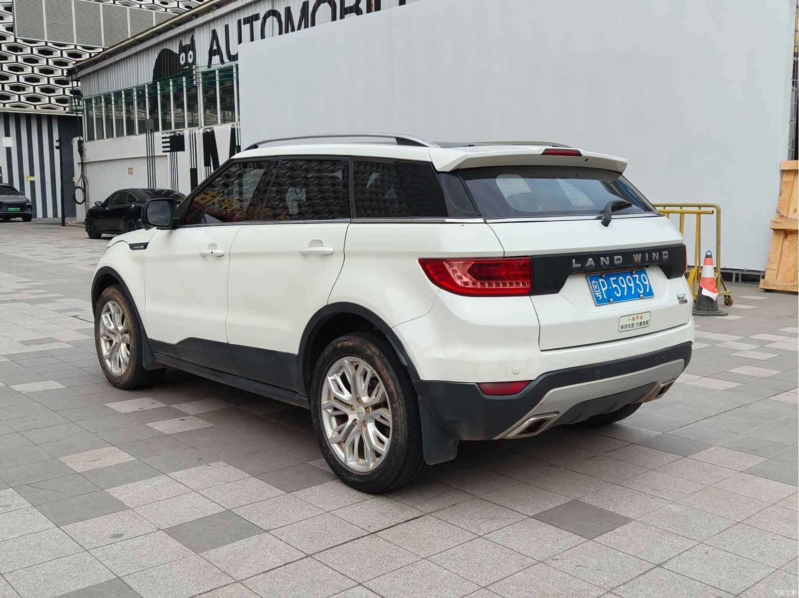 LuFengQiChe X7, 2015 2