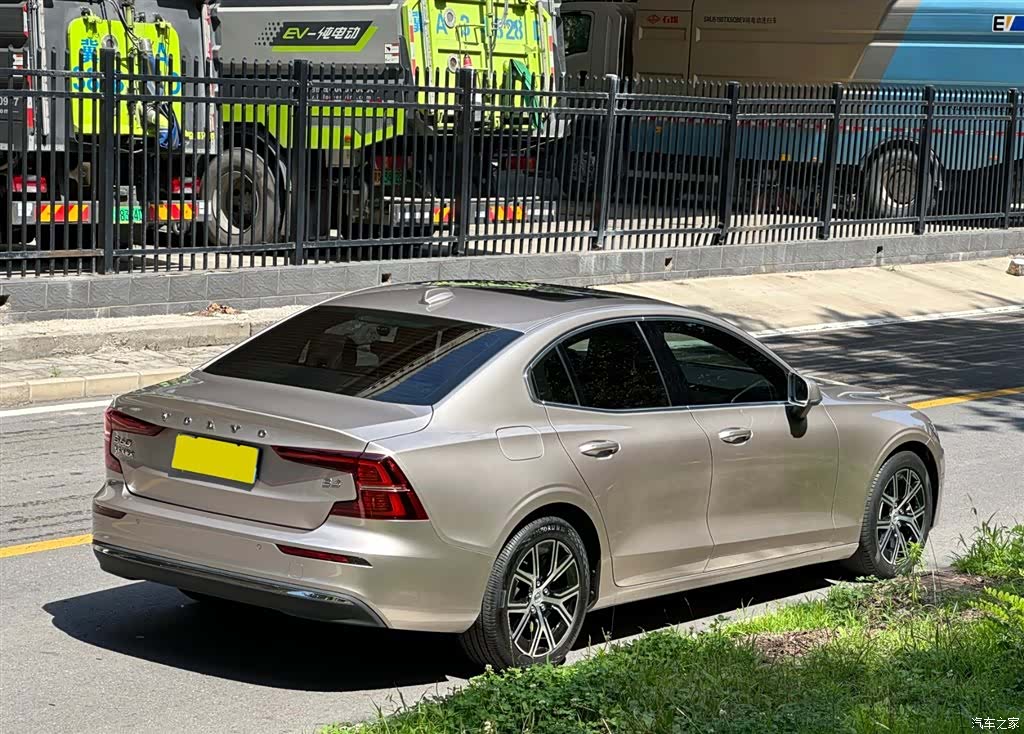 Volvo S60, 2022 3