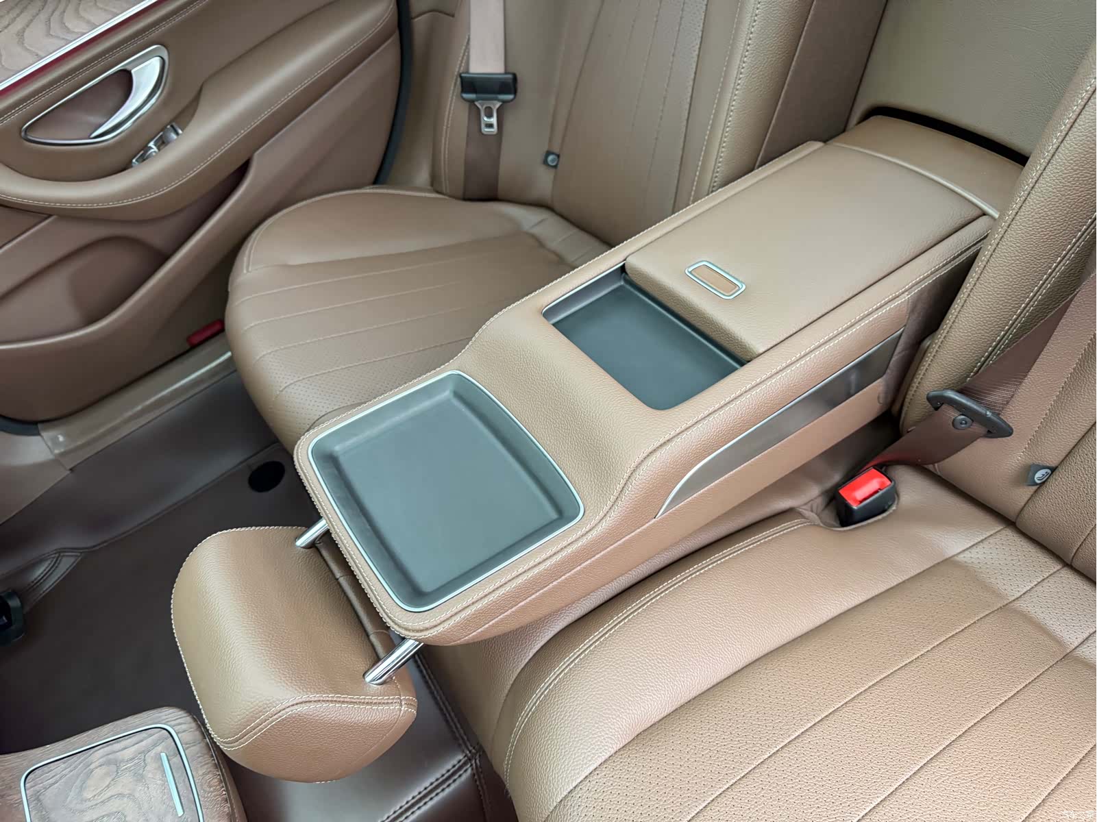 Mercedes-Benz E-Class, 2022 38