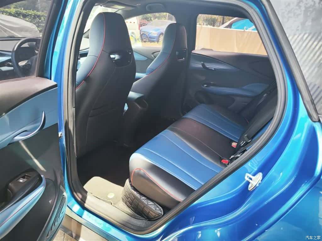 BYD Dolphin, 2022 все фото