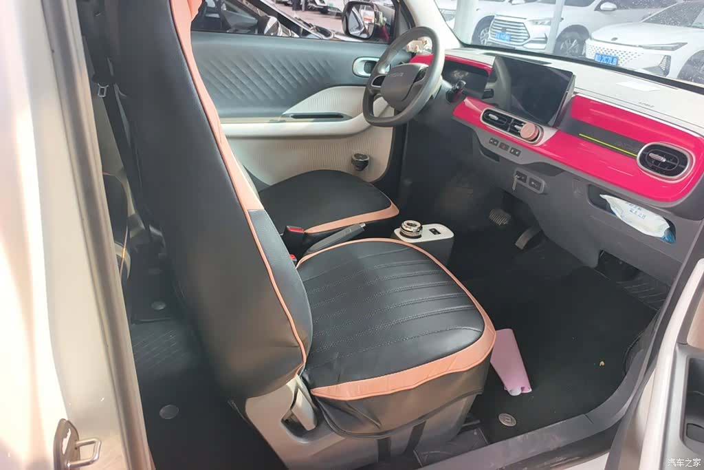 Geely Panda, 2025 8