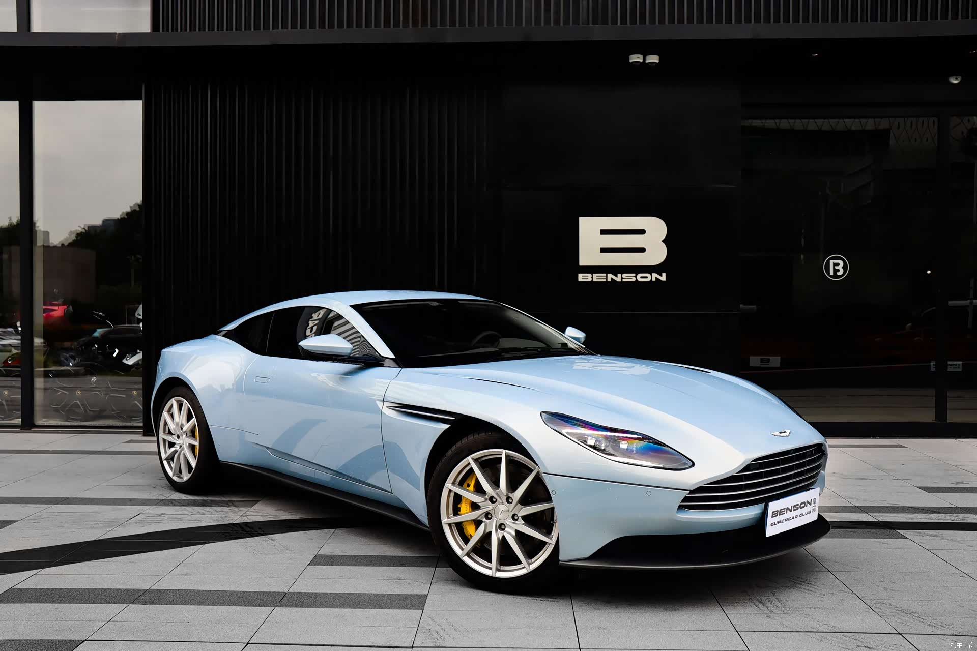 Aston Martin DB11, 2018 3