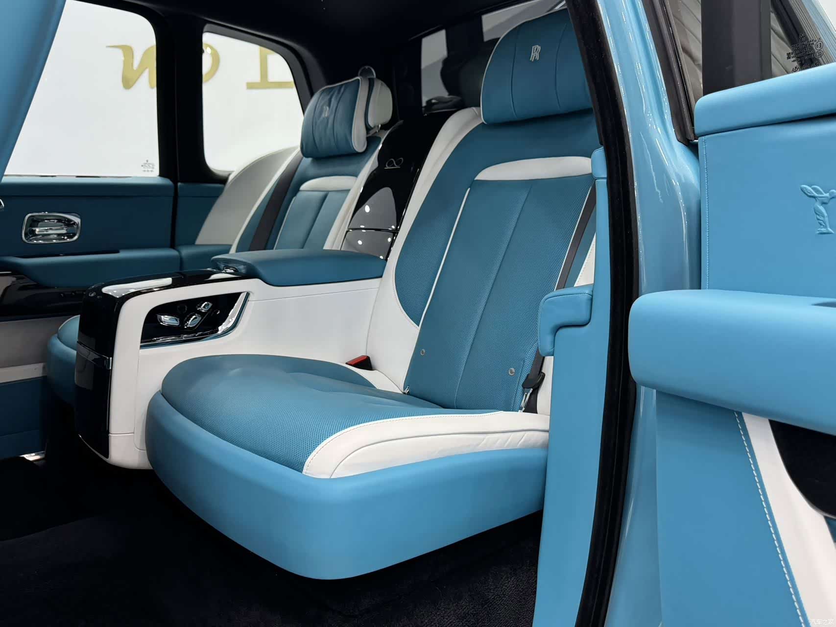 Rolls-Royce Cullinan, 2022 18