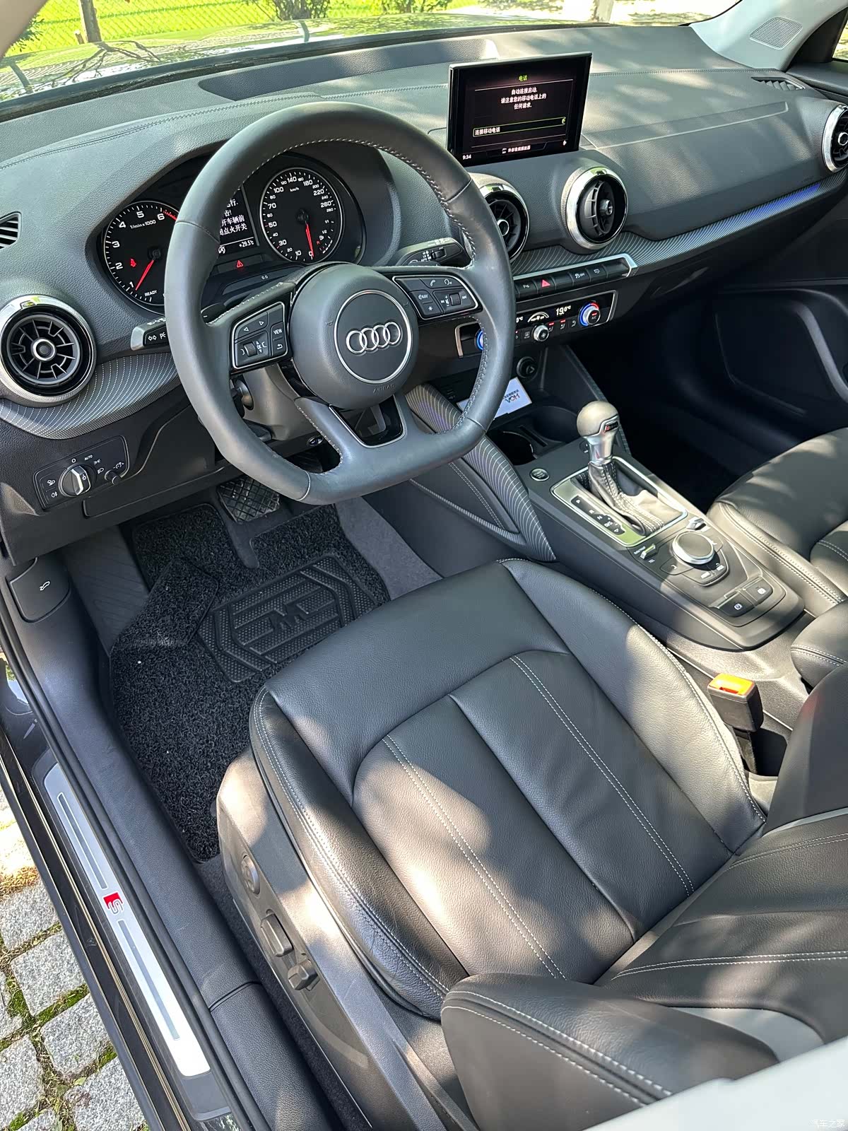 Audi Q2L, 2022 все фото