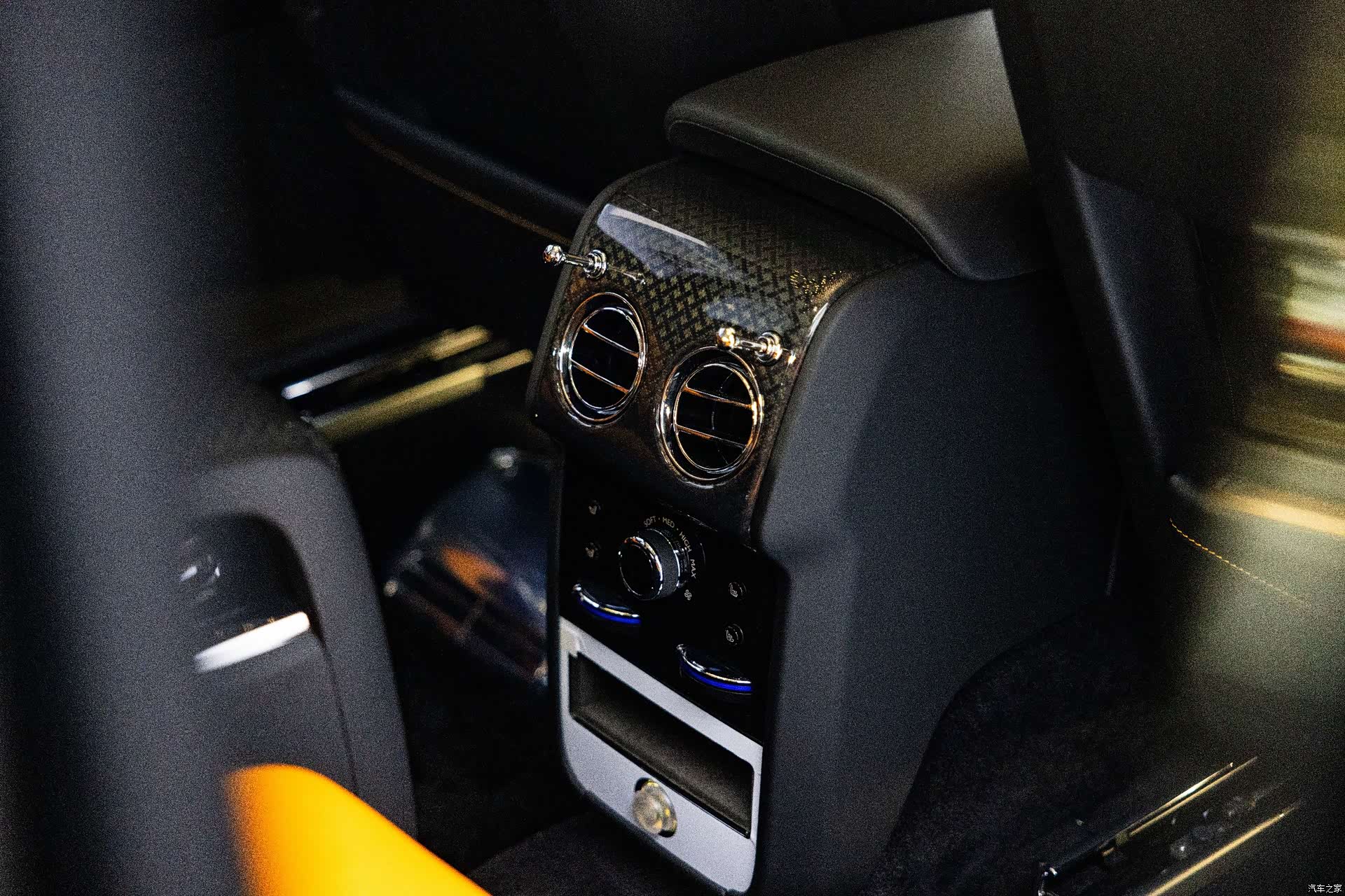 Rolls-Royce Cullinan, 2026 24
