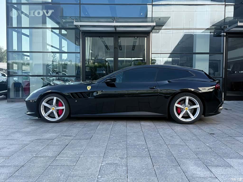 Ferrari GTC4Lus, 2019 4