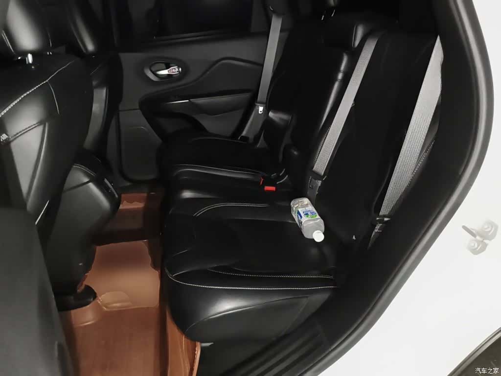 Jeep Cherokee, 2015 18