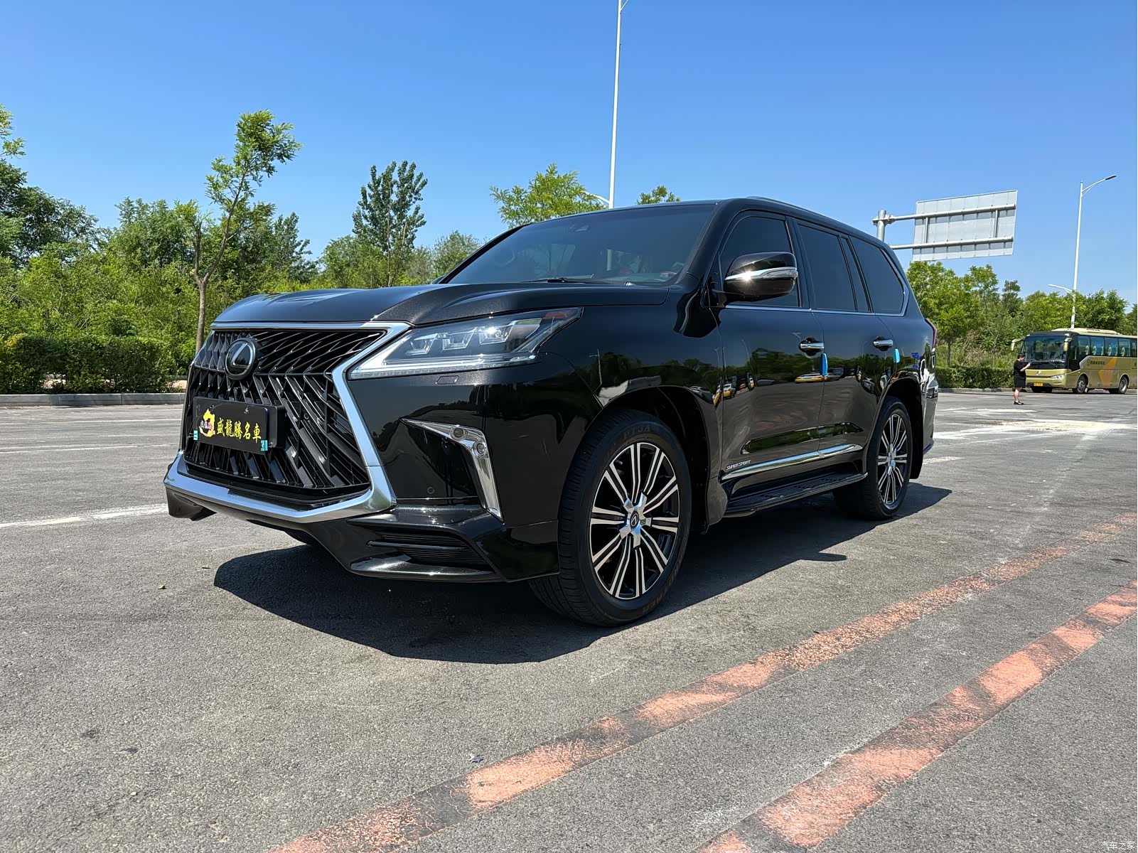Lexus LX, 2020 1