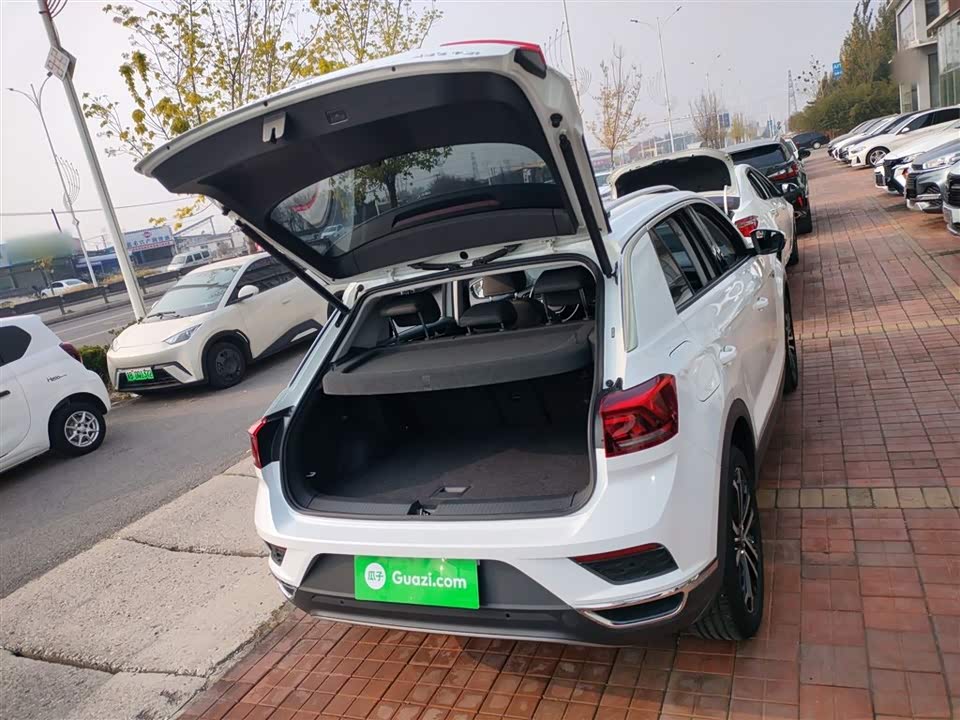 Volkswagen T-ROC exploring Songs