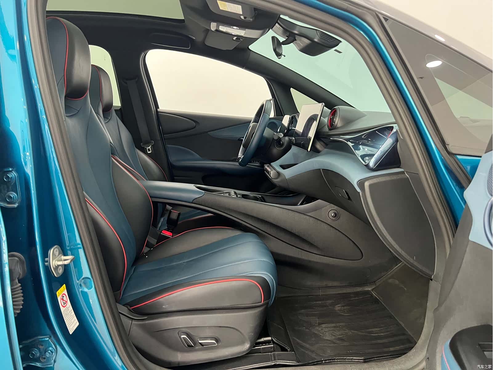 BYD Dolphin, 2023 10