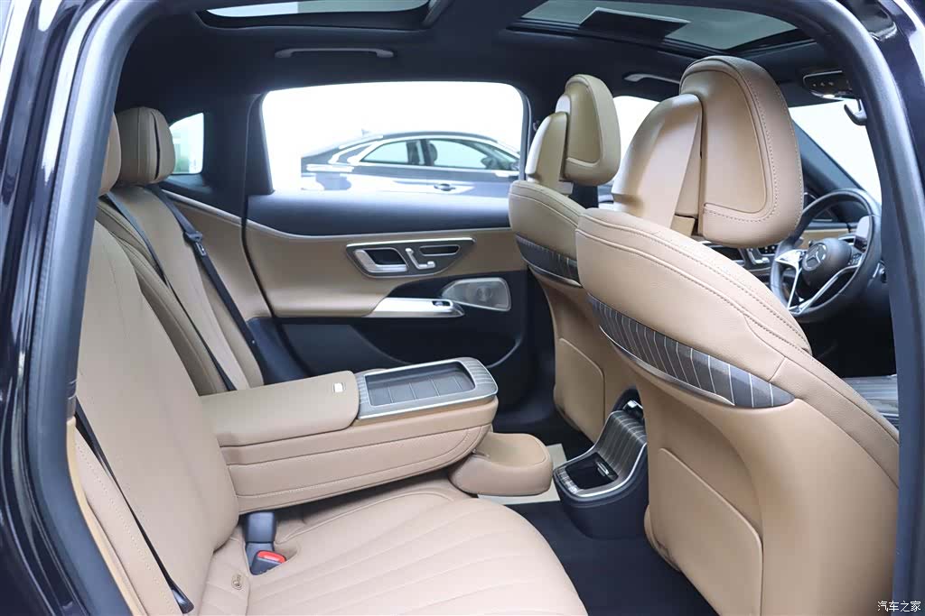 Mercedes-Benz E-Class, 2024 16