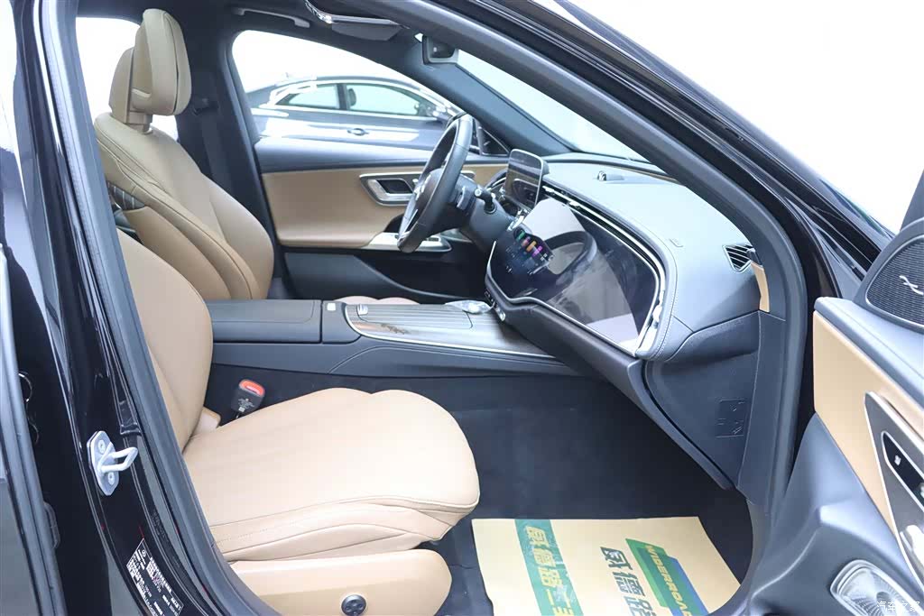 Mercedes-Benz E-Class, 2024 19