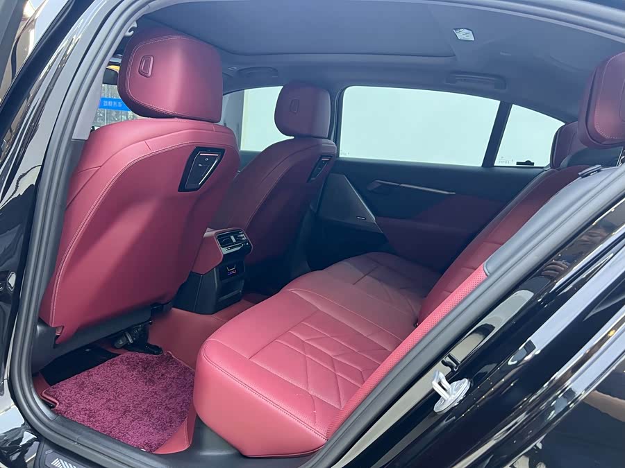 BMW 5 Series 2026, фото 11