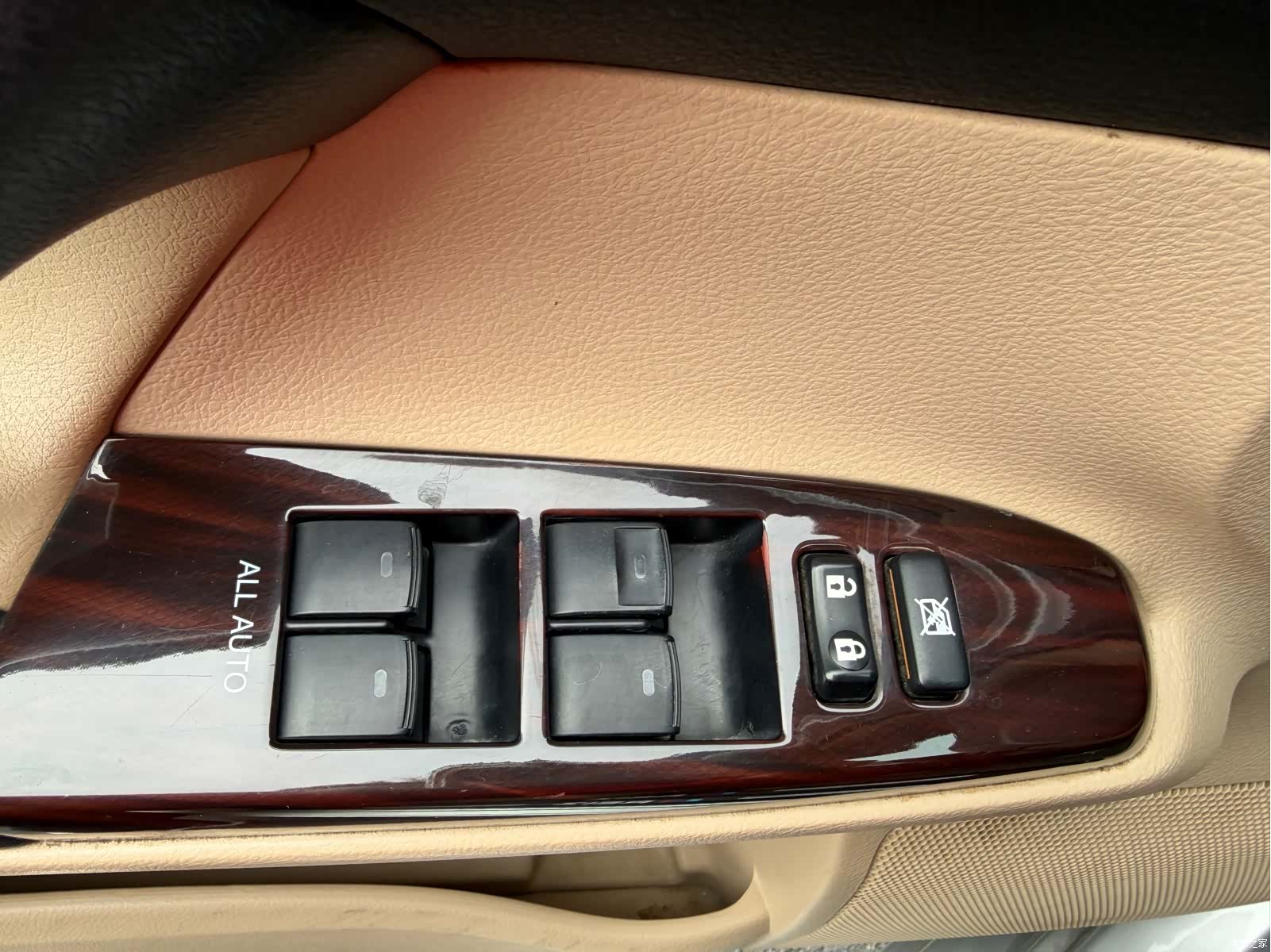 Toyota 2.5V, 2012 11