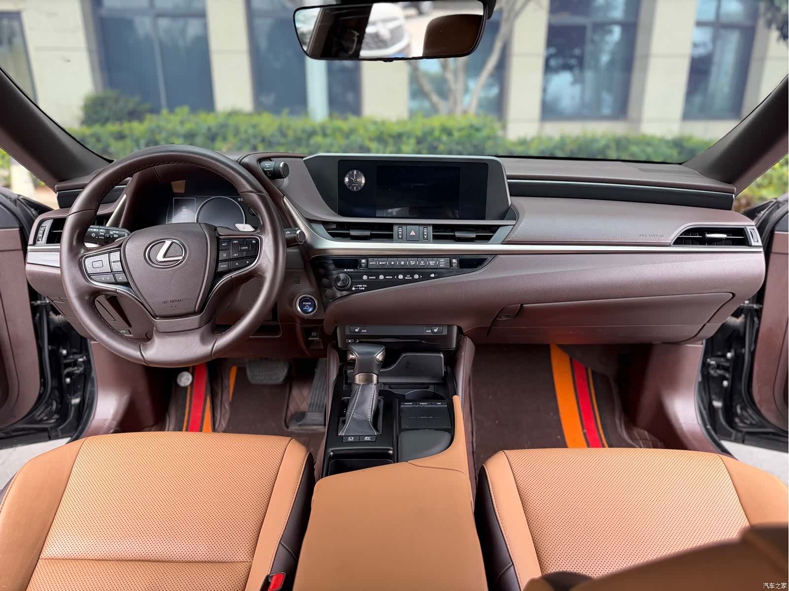 Lexus ES, 2020 все фото