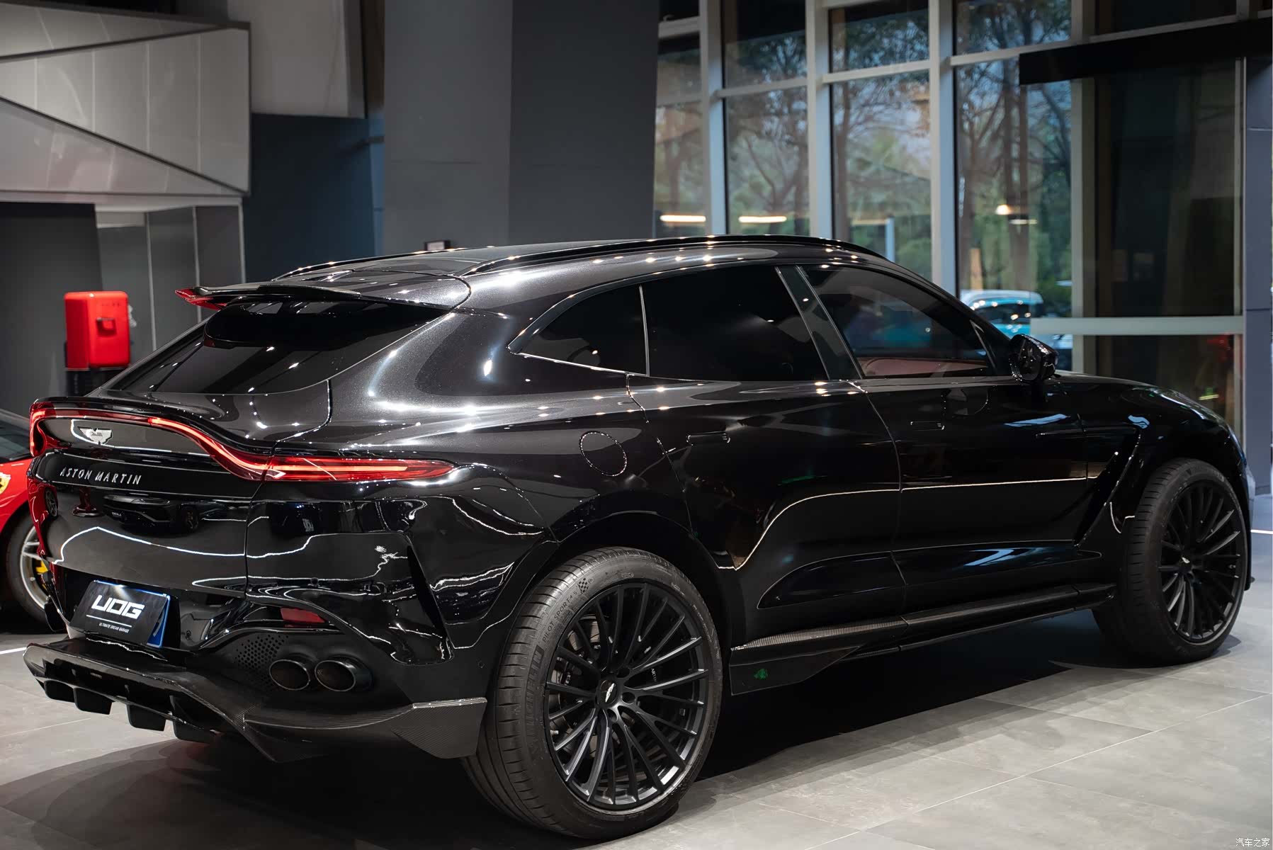 Aston Martin DBX, 2021 11