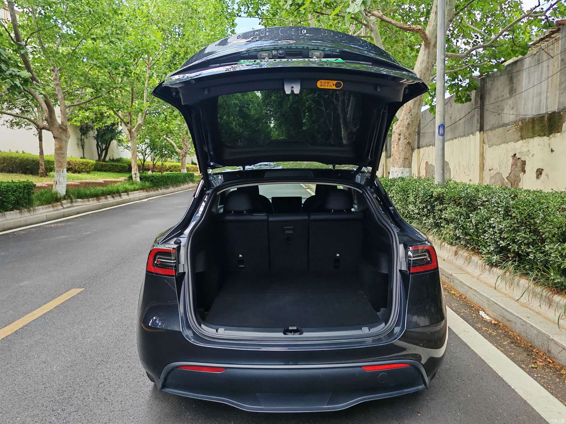 Tesla Model Y, 2024 8