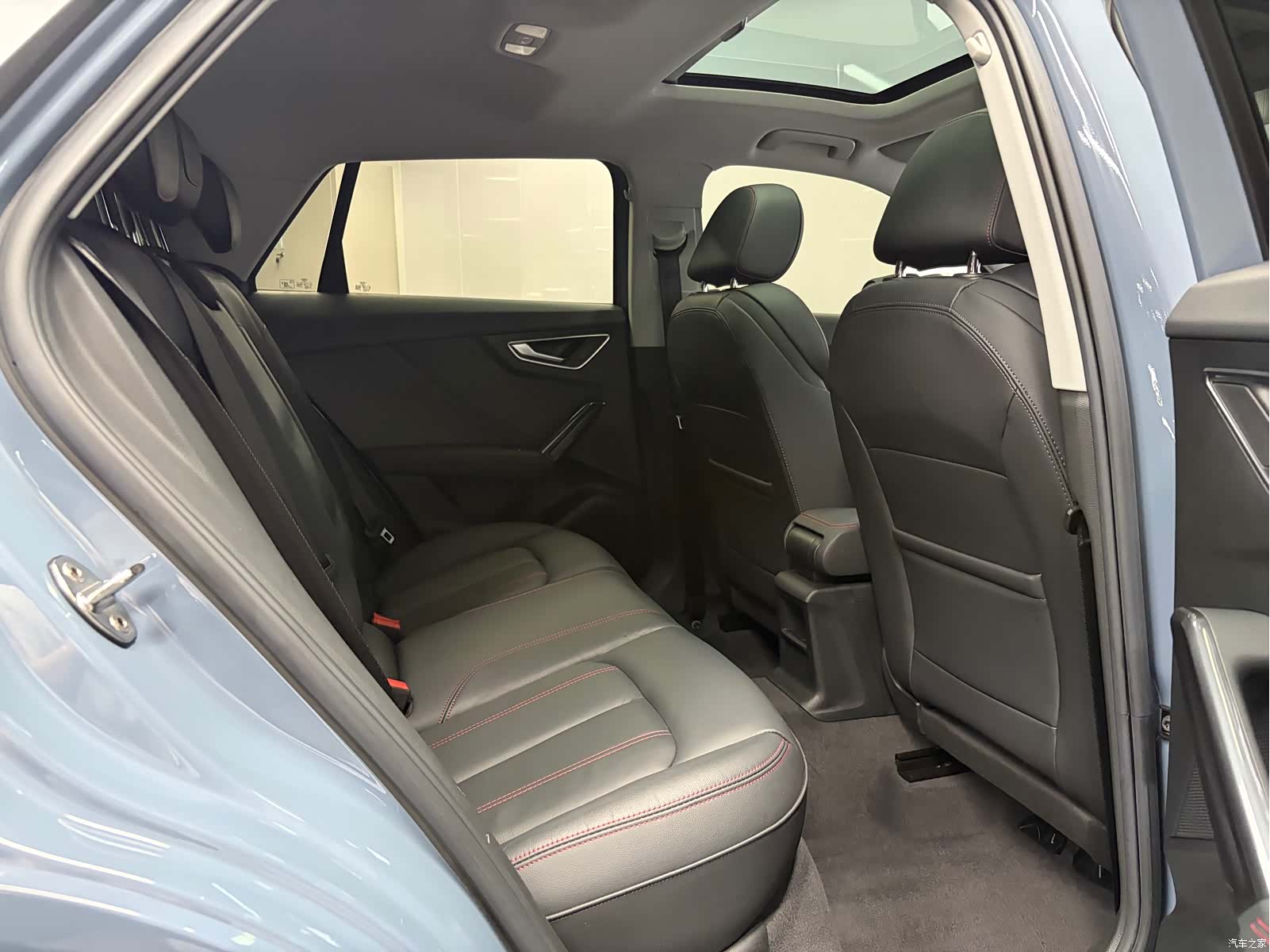 Audi Q2L, 2023 13