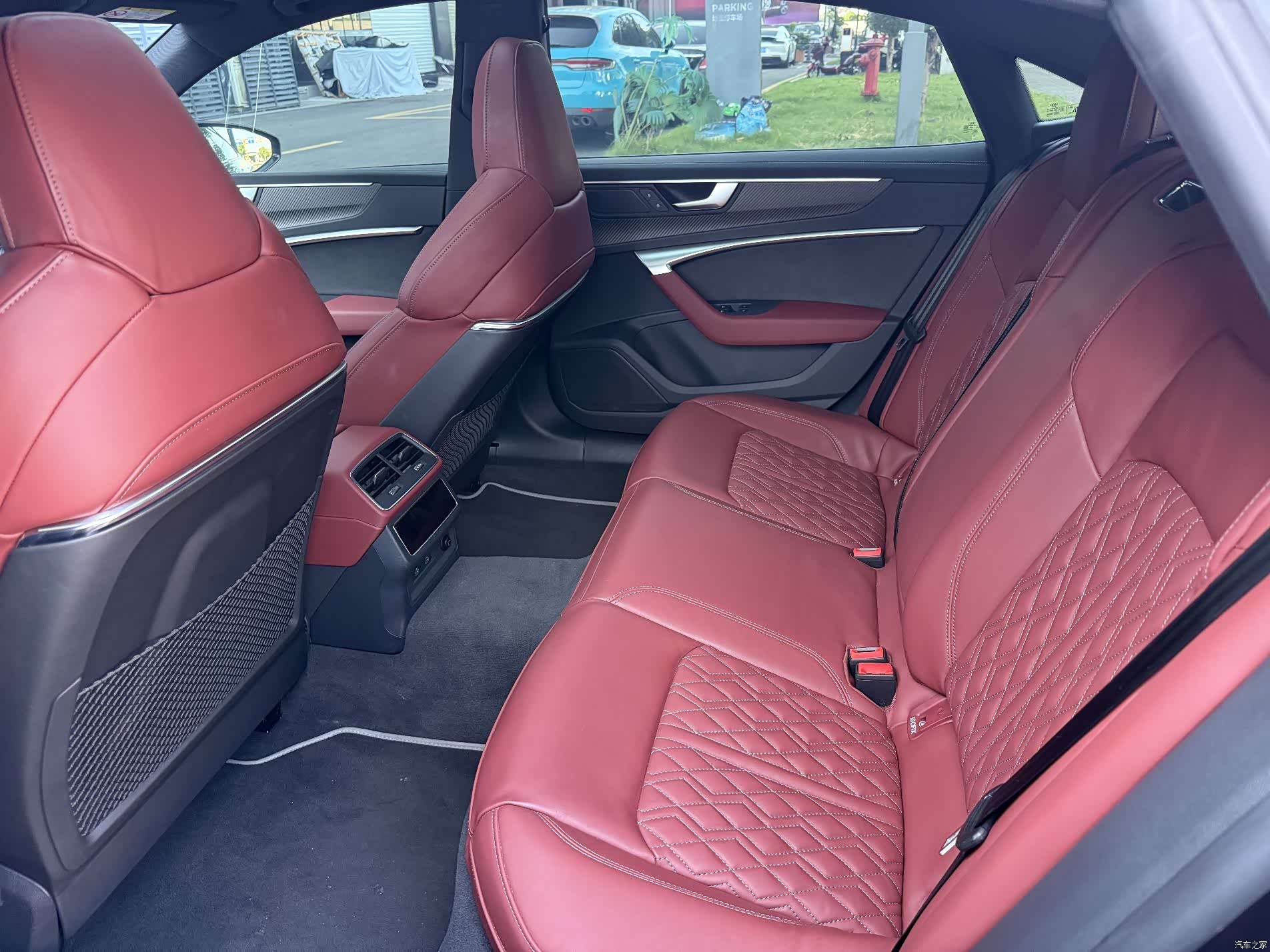 Audi A7L, 2023 14