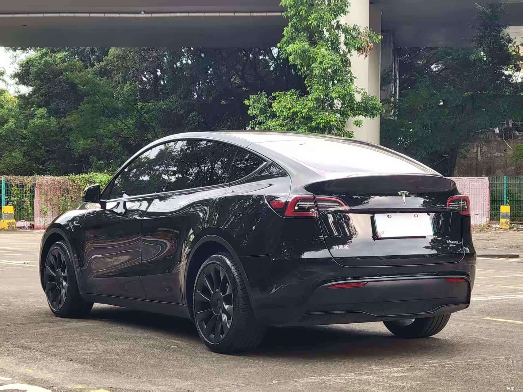 Tesla Model Y, 2023 16
