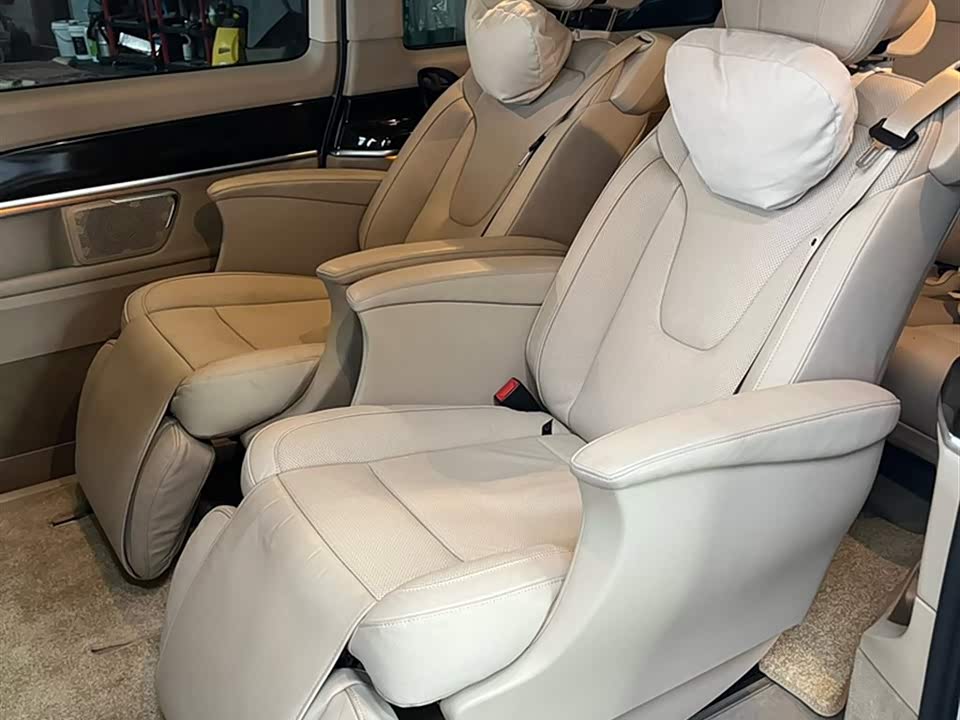 Mercedes-Benz V-class