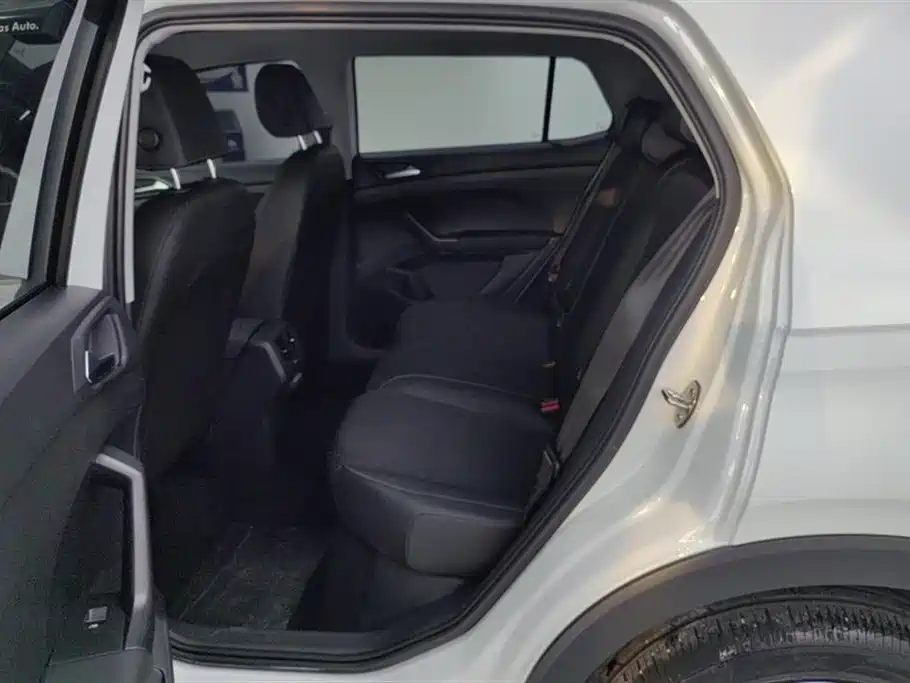 Volkswagen Exploring the shadow