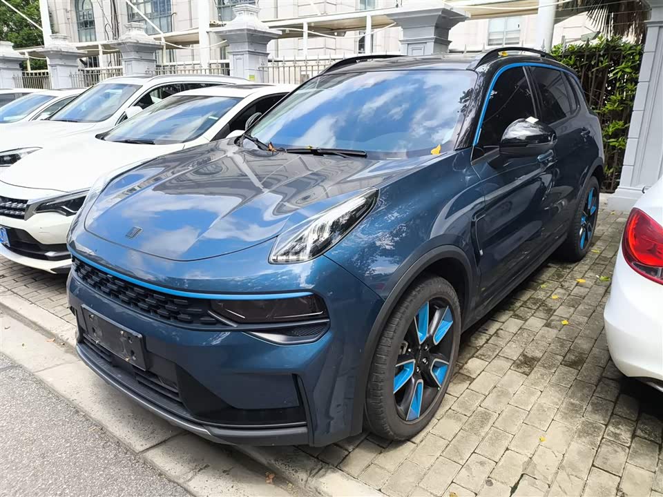Lynk & Co 01