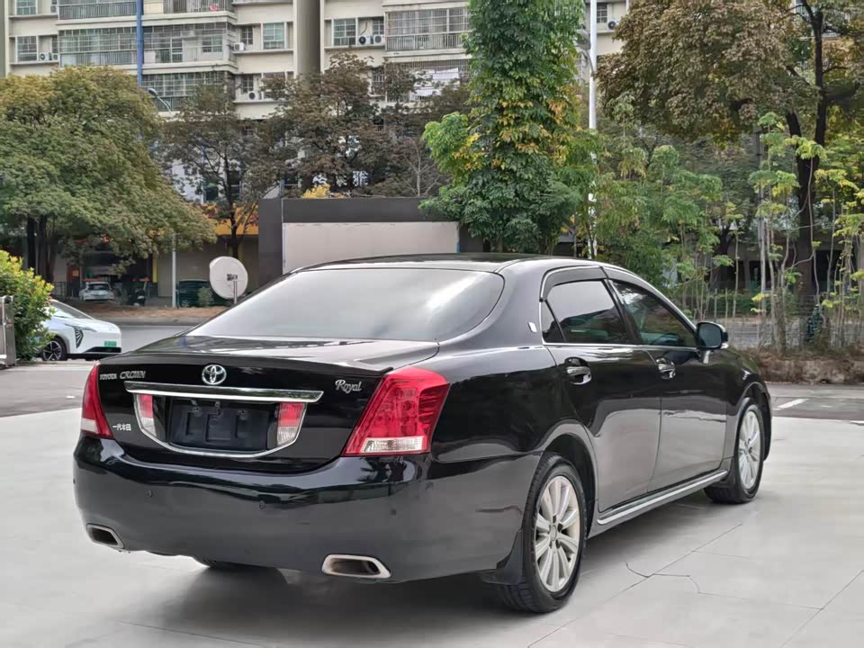 Toyota crown