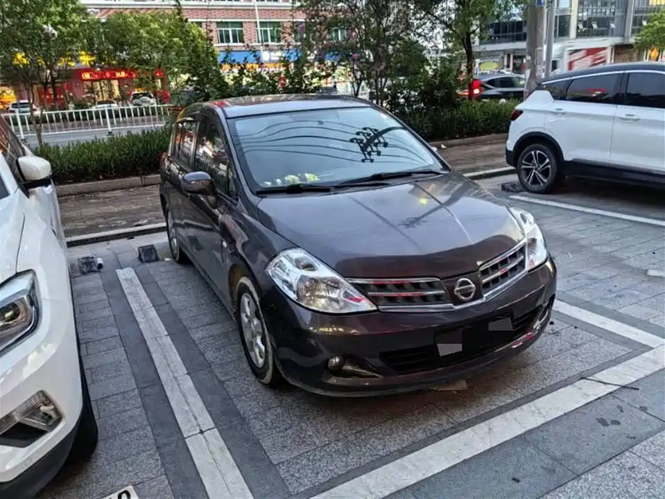 Nissan TIIDA