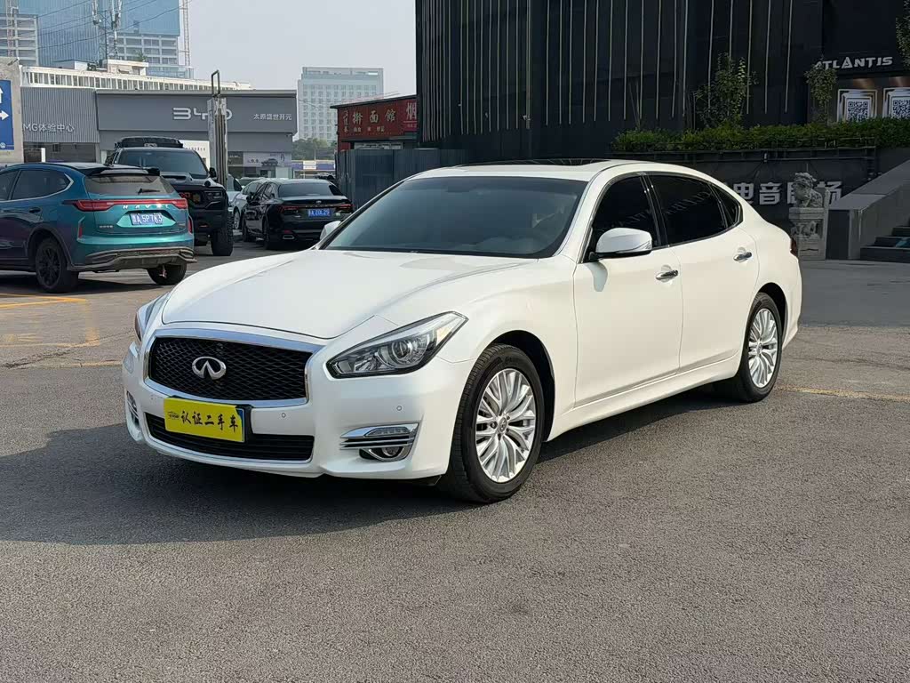 Infiniti Q70