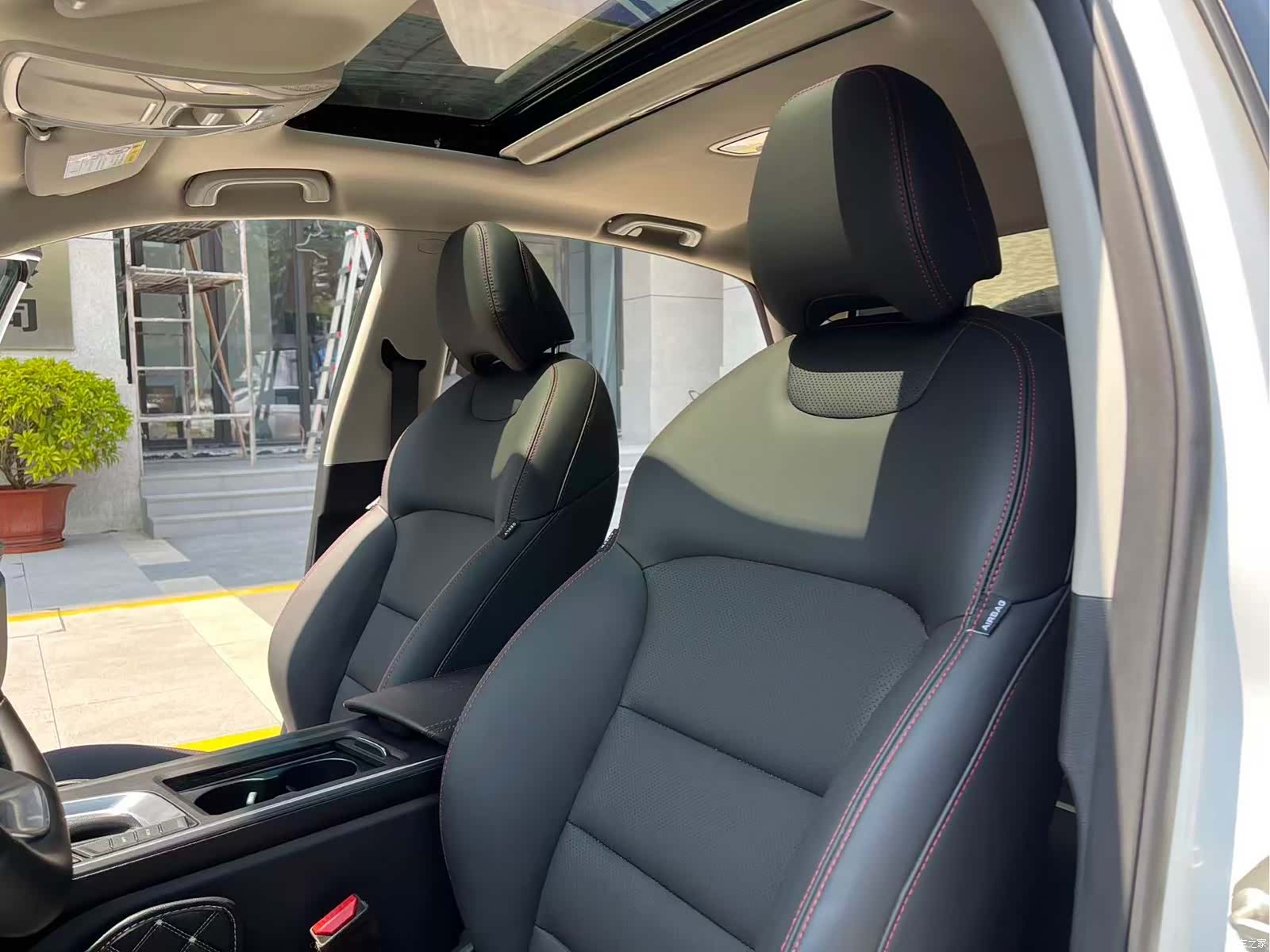 Geely Binray, 2020 13