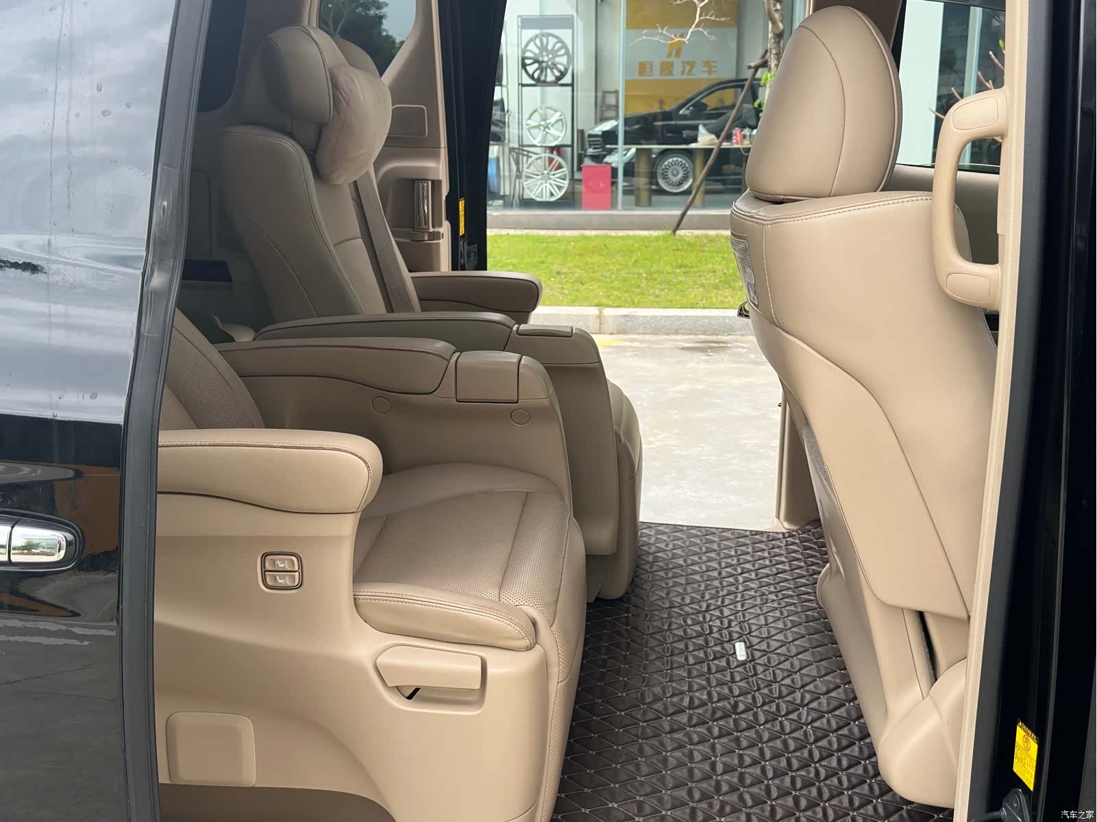 Toyota Alphard, 2014 9
