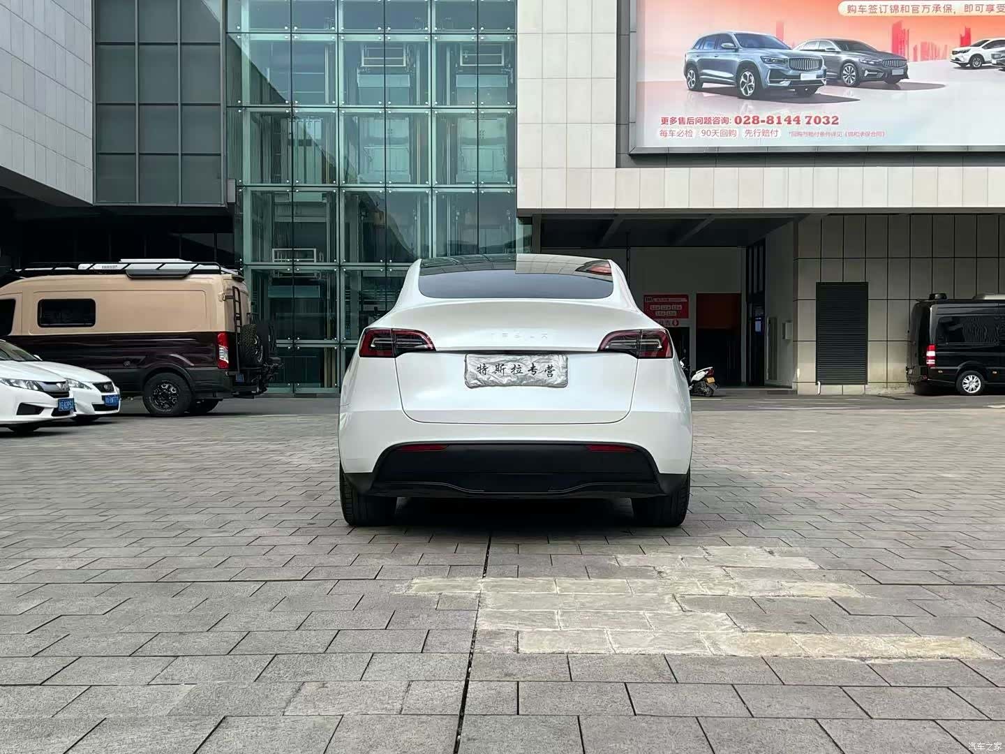 Tesla Model Y, 2023 17