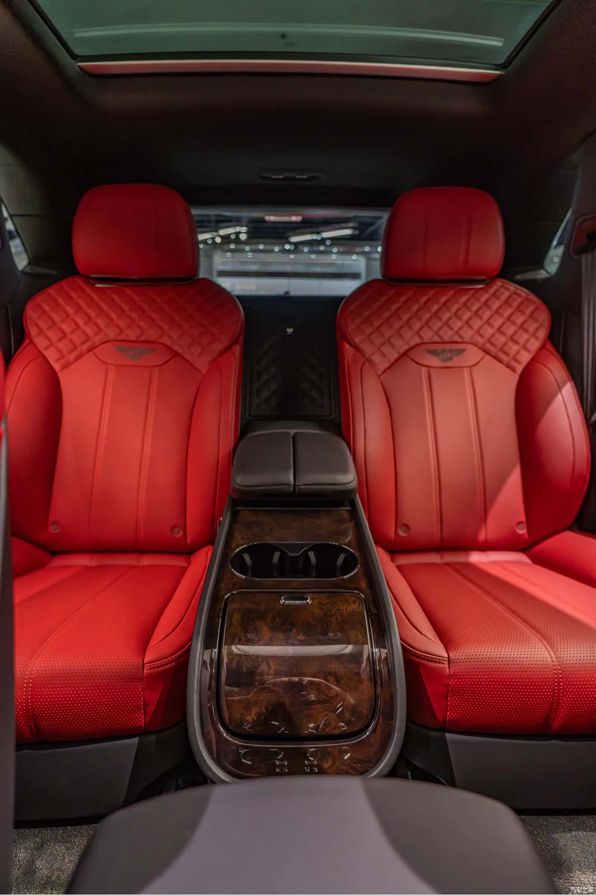 Bentley Bentayga, 2021 18