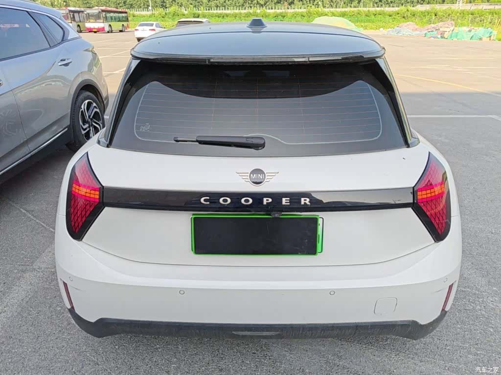Mini Cooper, 2025 4