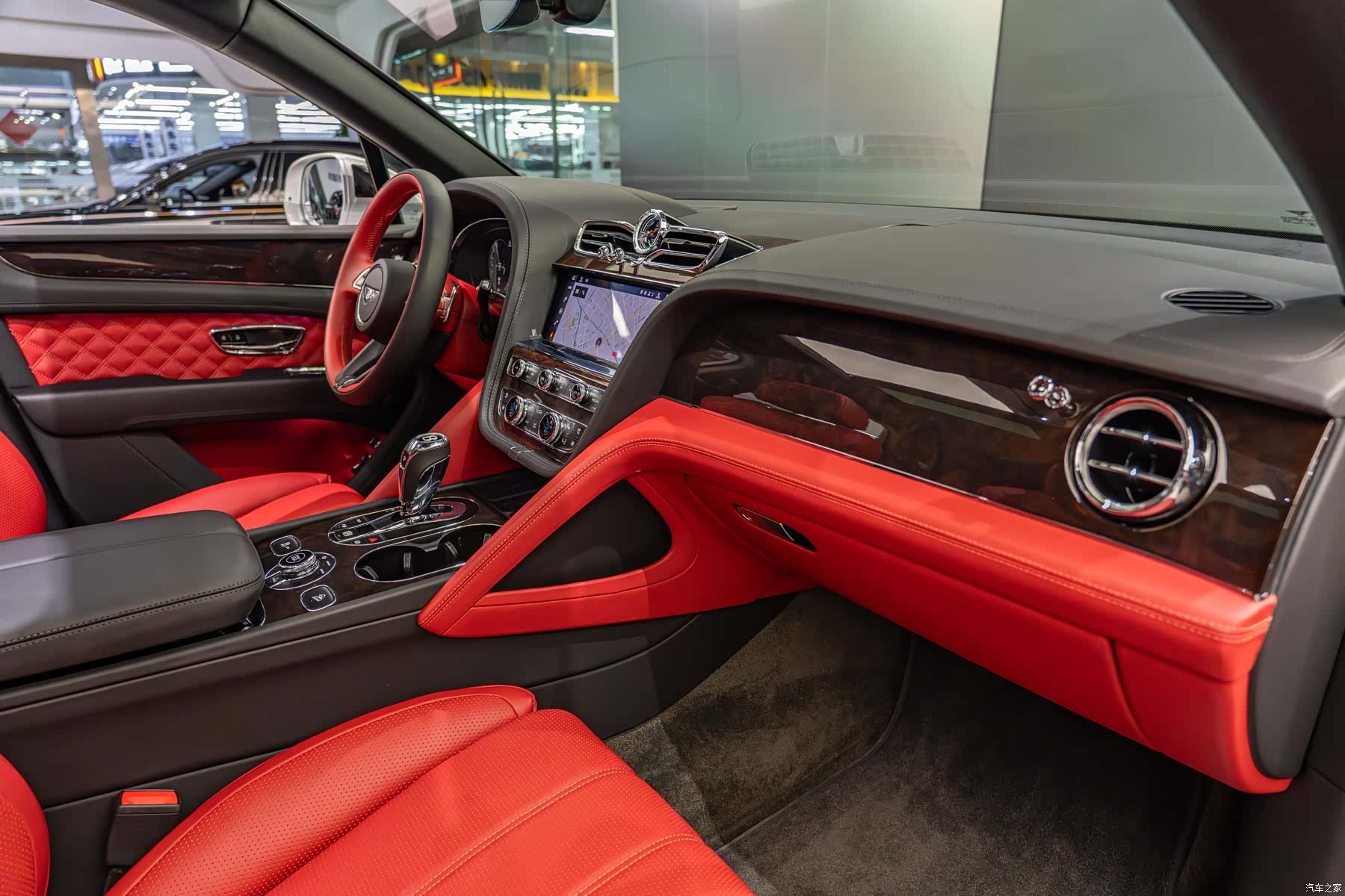 Bentley Bentayga, 2021 11
