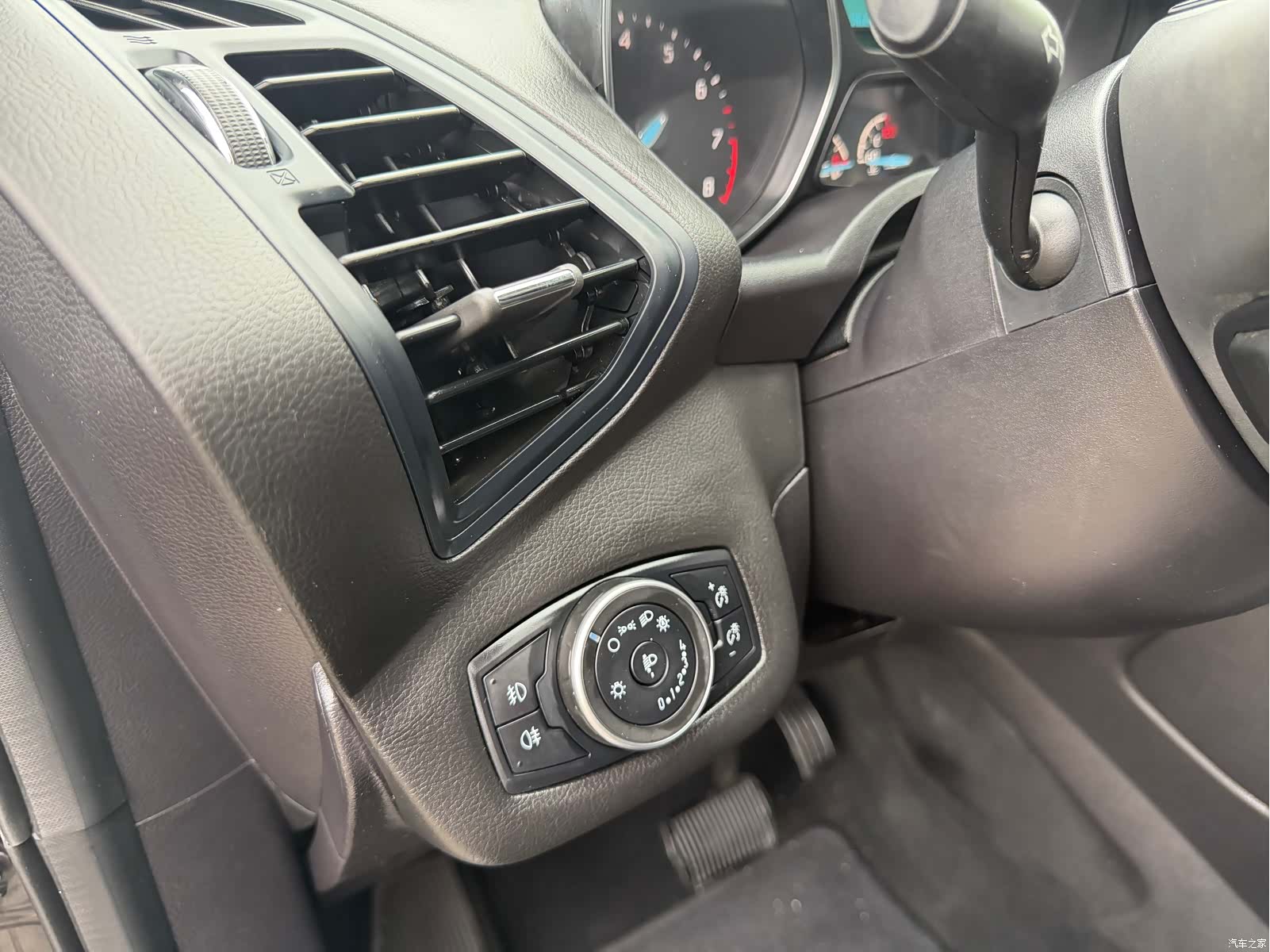 Ford Kuga, 2016 12