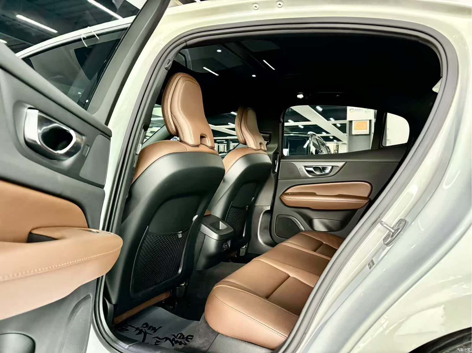 Volvo S60, 2025 все фото