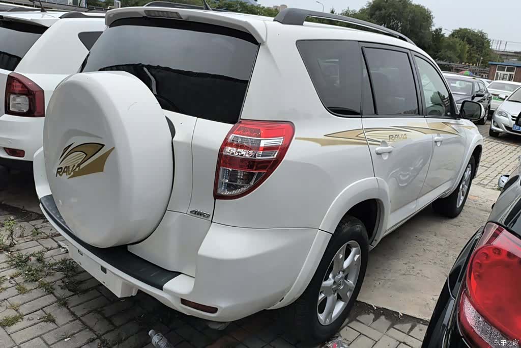 Toyota RAV4, 2011 3