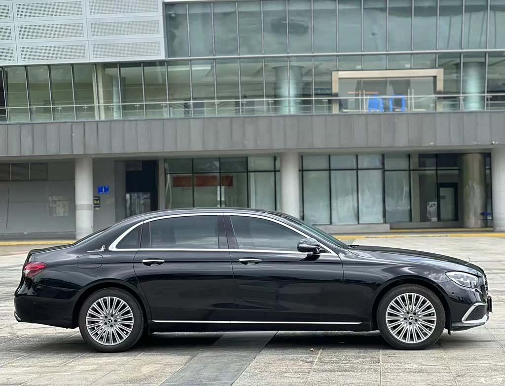 Mercedes-Benz E-Class, 2022 4