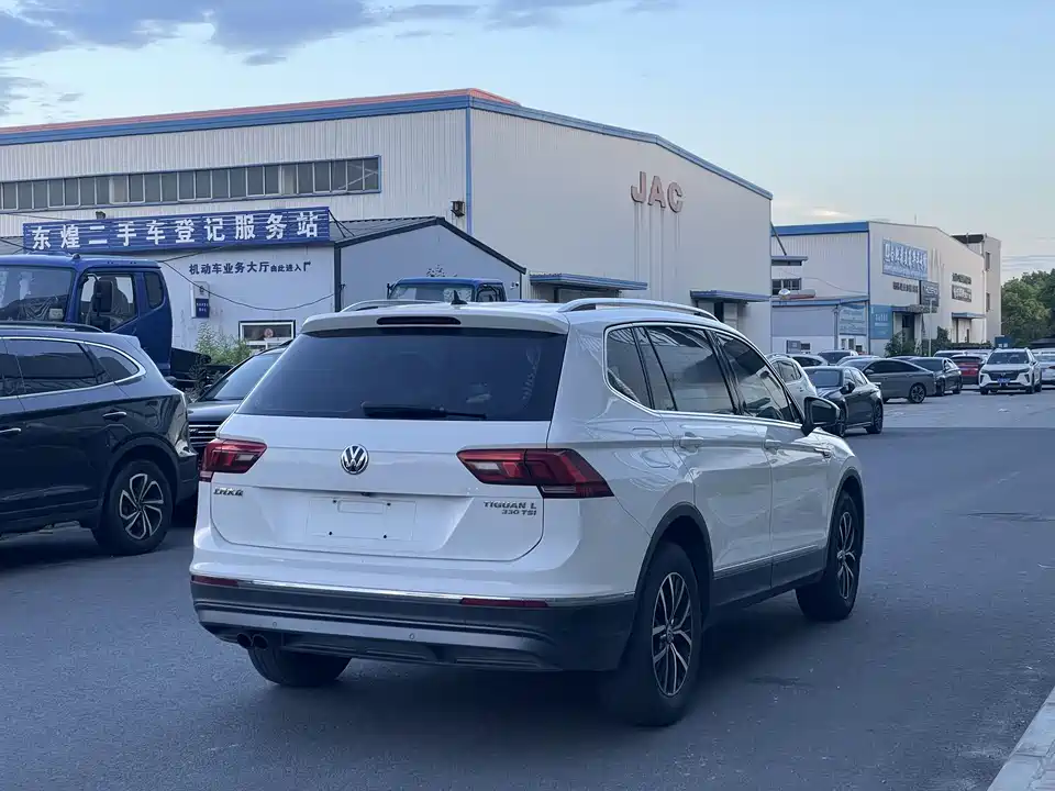 Volkswagen Tiguan L