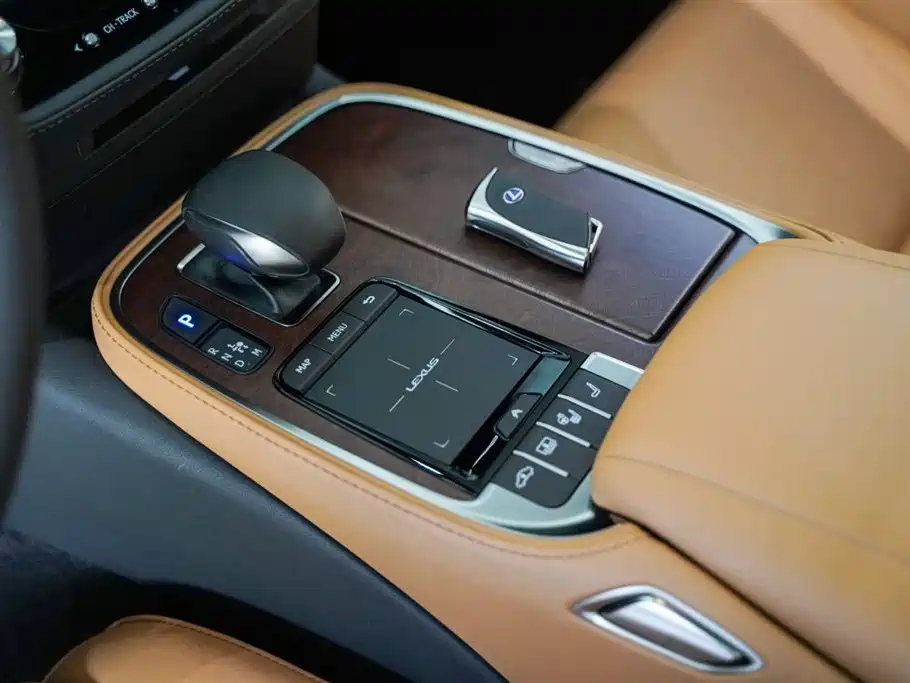 Lexus LS
