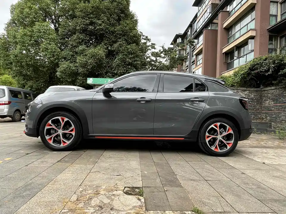 Lynk & Co 02