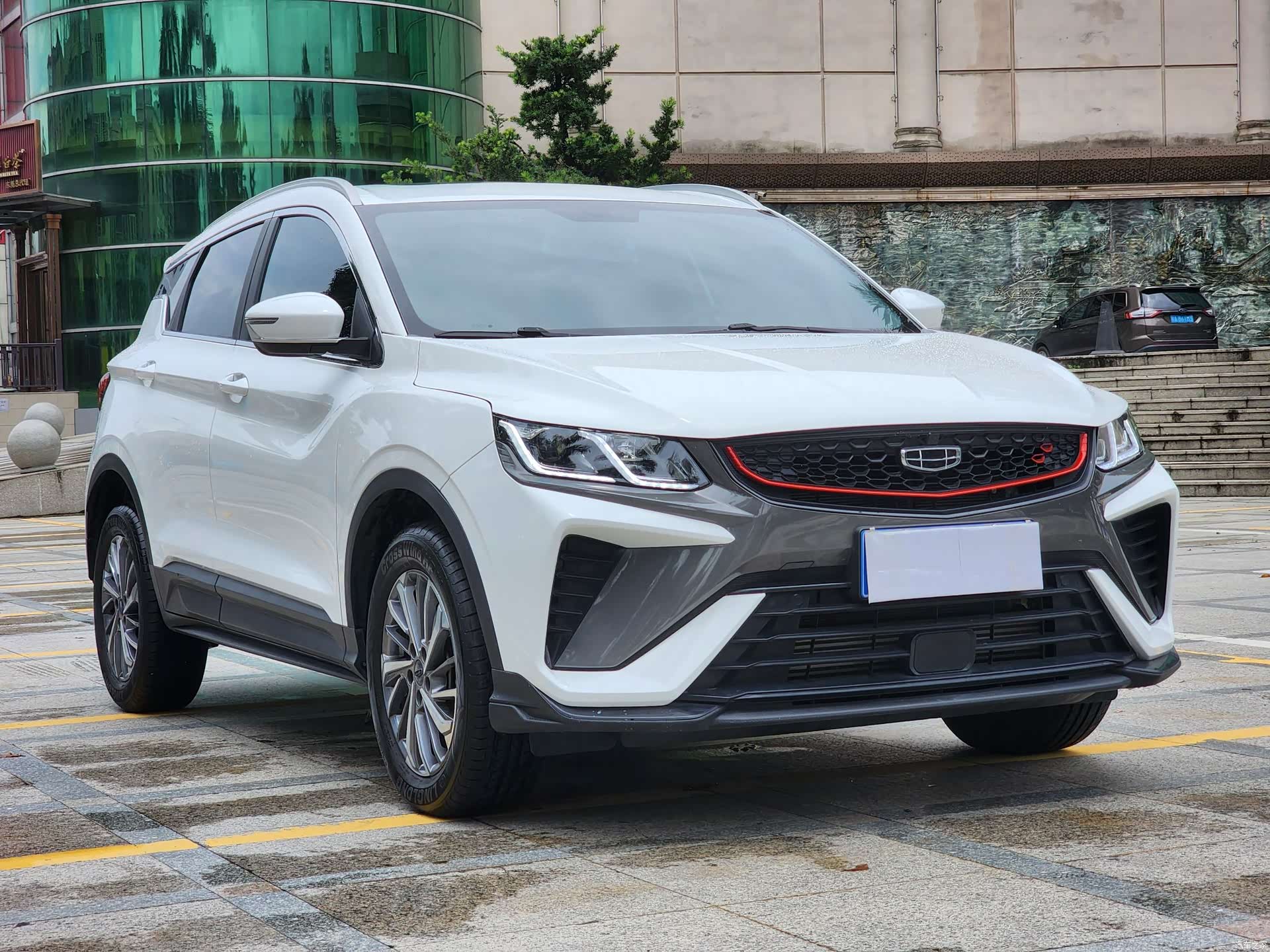 Geely Coolray, 2022 3